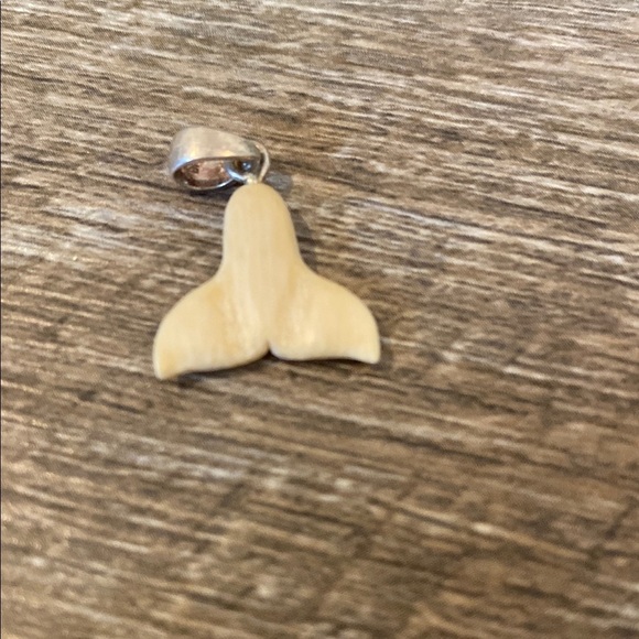 Elegant Cream Whale Tail Pendant - Picture 4 of 4